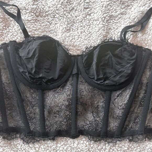 Victoria’s Secret Lace Corset 34C - Picture 3 of 5